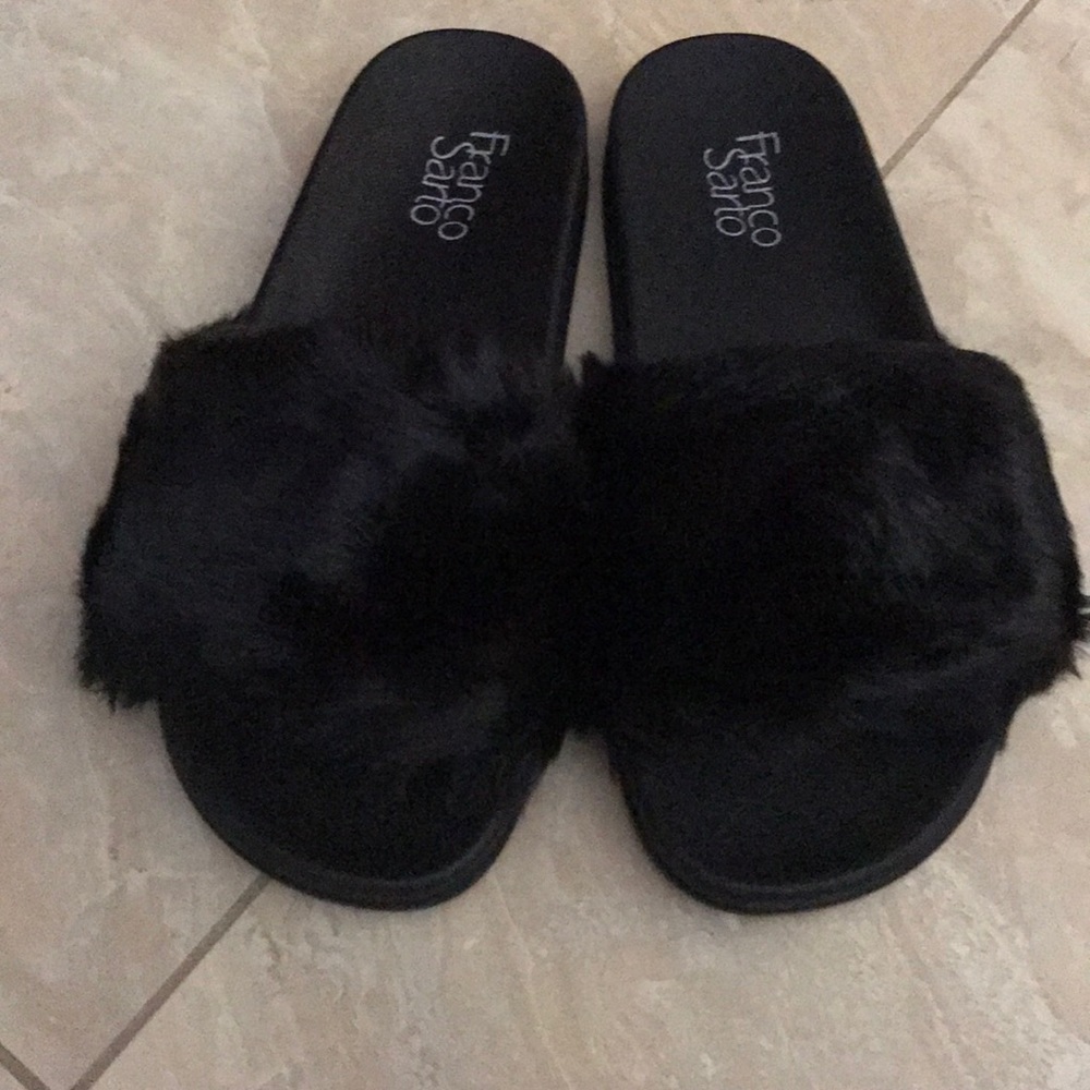 Brand new trendy slippers